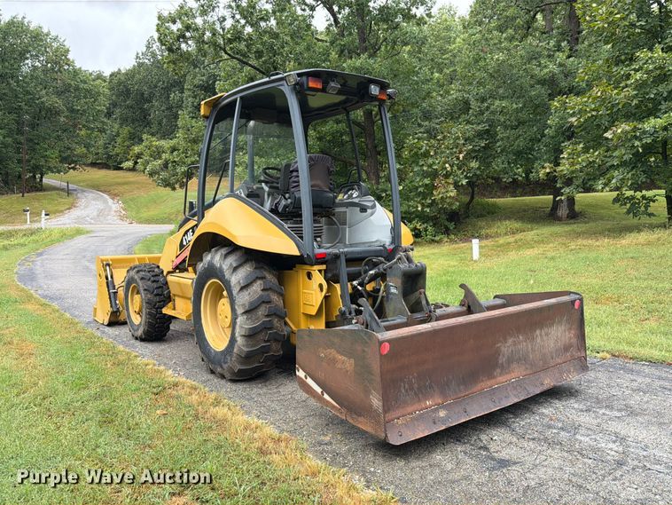 image for item DZ4782 2008 Caterpillar 414E IL landscape tractor