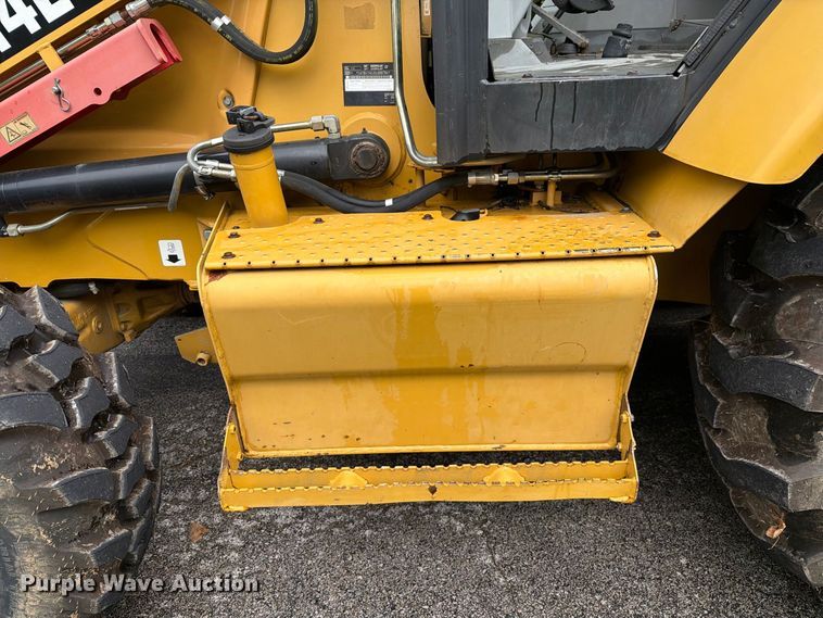image for item DZ4782 2008 Caterpillar 414E IL landscape tractor