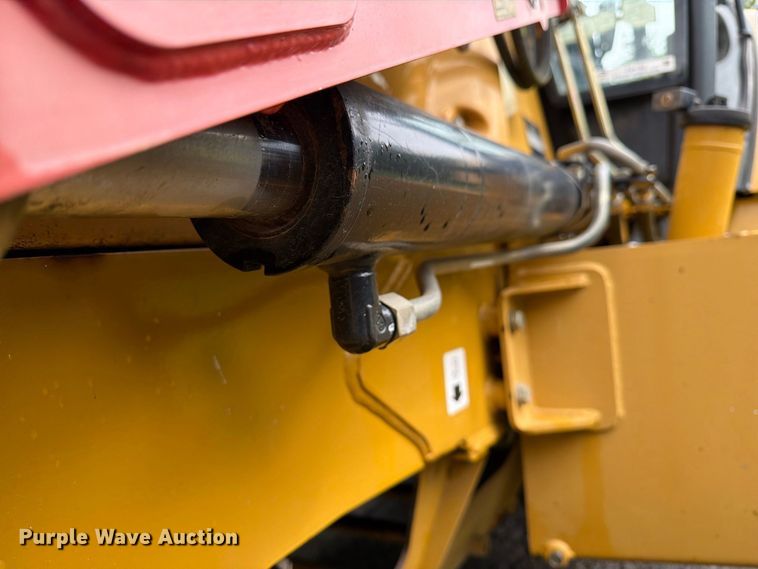image for item DZ4782 2008 Caterpillar 414E IL landscape tractor