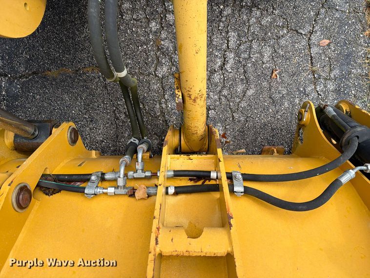 image for item DZ4782 2008 Caterpillar 414E IL landscape tractor