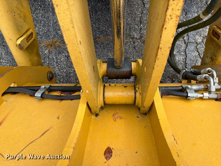 image for item DZ4782 2008 Caterpillar 414E IL landscape tractor