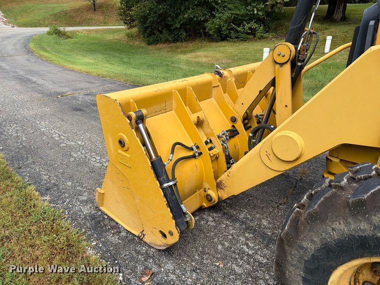 image for item DZ4782 2008 Caterpillar 414E IL landscape tractor
