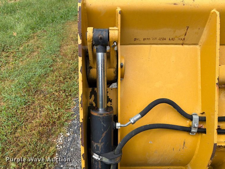 image for item DZ4782 2008 Caterpillar 414E IL landscape tractor