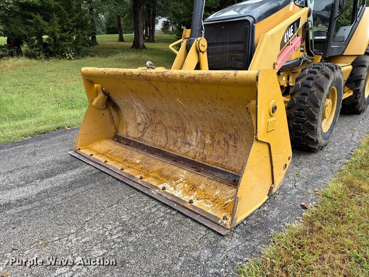 image for item DZ4782 2008 Caterpillar 414E IL landscape tractor