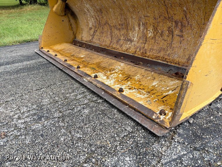 image for item DZ4782 2008 Caterpillar 414E IL landscape tractor