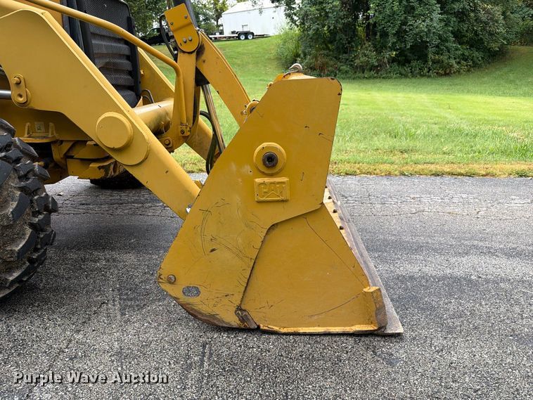 image for item DZ4782 2008 Caterpillar 414E IL landscape tractor