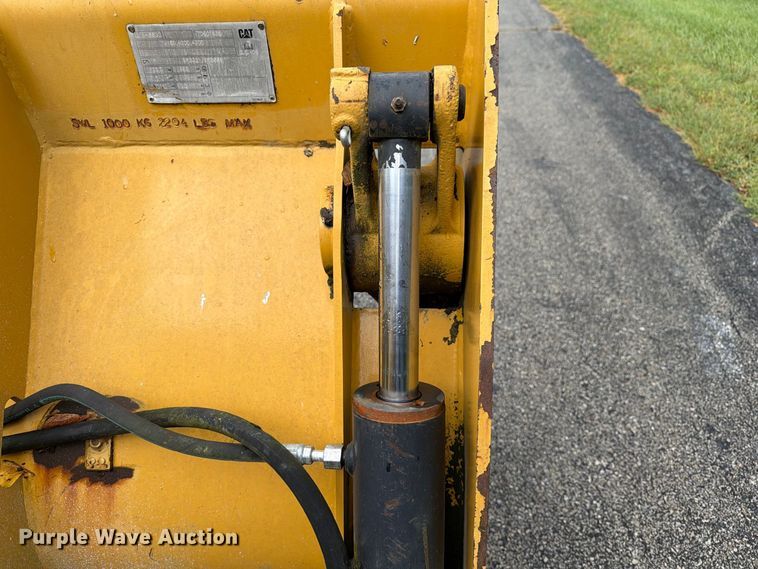 image for item DZ4782 2008 Caterpillar 414E IL landscape tractor