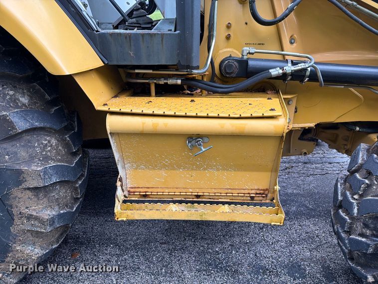 image for item DZ4782 2008 Caterpillar 414E IL landscape tractor