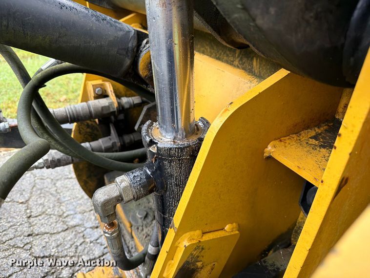 image for item DZ4782 2008 Caterpillar 414E IL landscape tractor