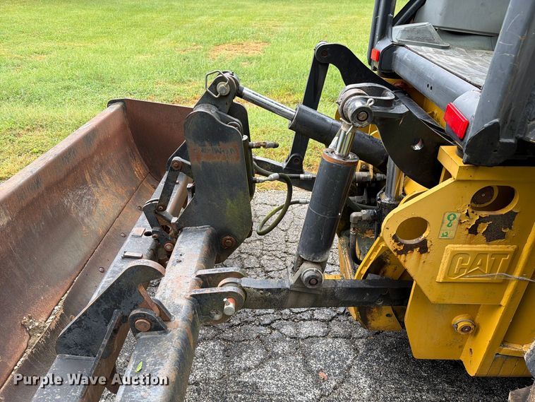 image for item DZ4782 2008 Caterpillar 414E IL landscape tractor