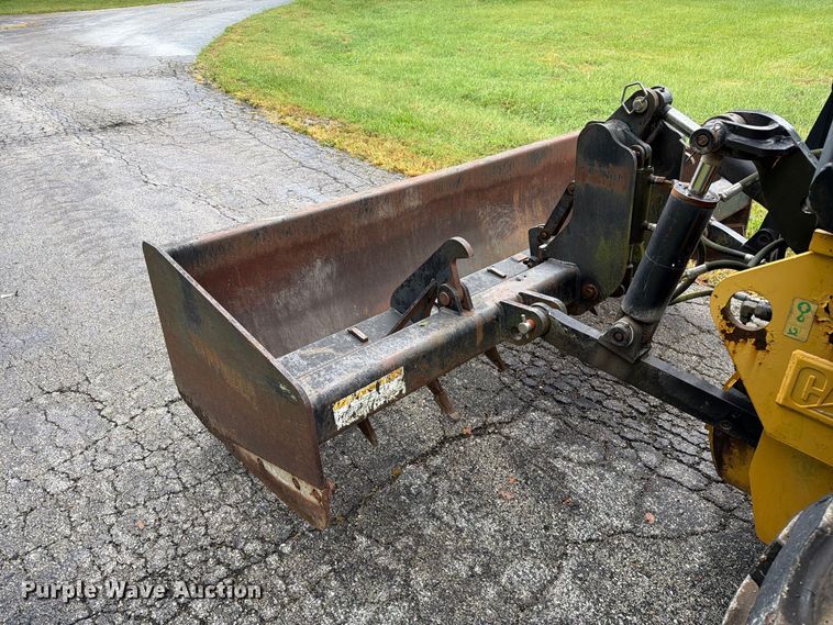 image for item DZ4782 2008 Caterpillar 414E IL landscape tractor