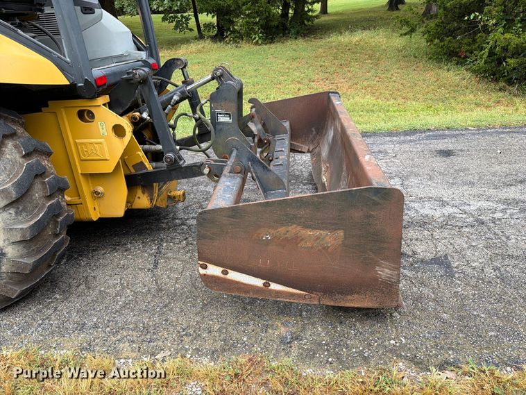 image for item DZ4782 2008 Caterpillar 414E IL landscape tractor