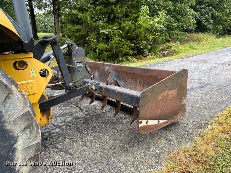 image for item DZ4782 2008 Caterpillar 414E IL landscape tractor