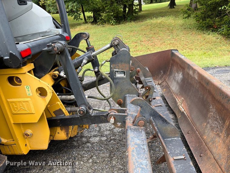 image for item DZ4782 2008 Caterpillar 414E IL landscape tractor