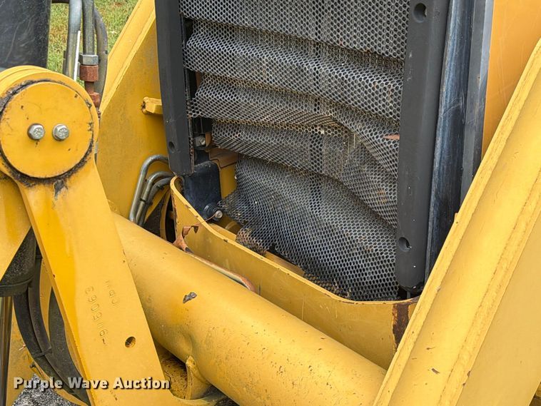 image for item DZ4782 2008 Caterpillar 414E IL landscape tractor