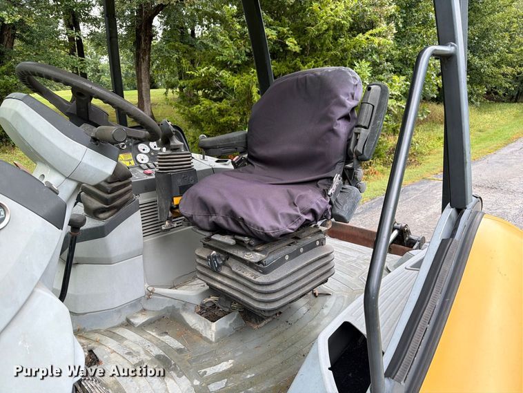 image for item DZ4782 2008 Caterpillar 414E IL landscape tractor