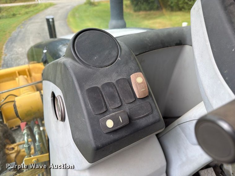 image for item DZ4782 2008 Caterpillar 414E IL landscape tractor