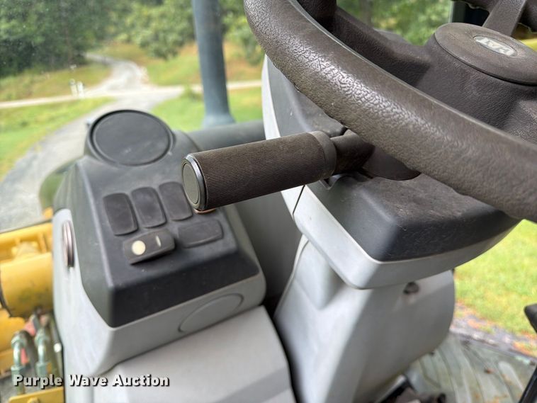 image for item DZ4782 2008 Caterpillar 414E IL landscape tractor