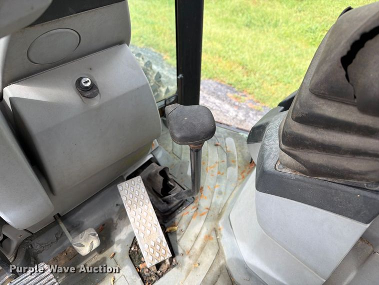 image for item DZ4782 2008 Caterpillar 414E IL landscape tractor