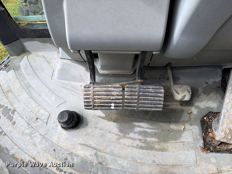 image for item DZ4782 2008 Caterpillar 414E IL landscape tractor