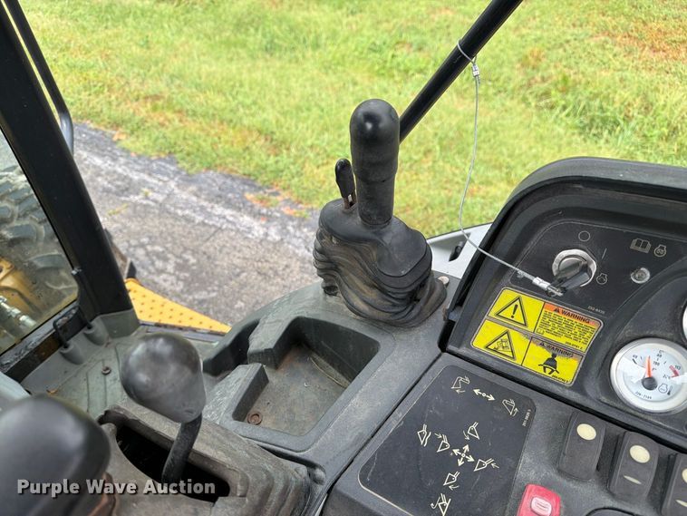 image for item DZ4782 2008 Caterpillar 414E IL landscape tractor