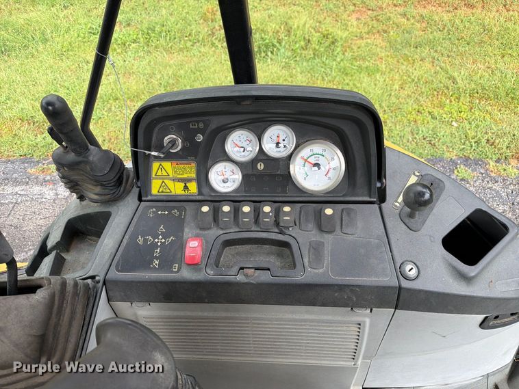 image for item DZ4782 2008 Caterpillar 414E IL landscape tractor