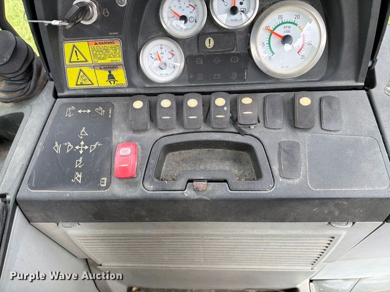 image for item DZ4782 2008 Caterpillar 414E IL landscape tractor