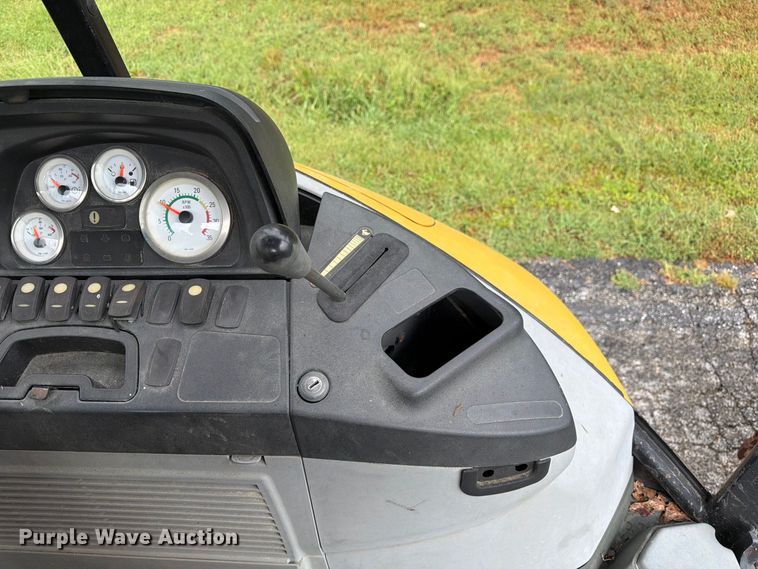 image for item DZ4782 2008 Caterpillar 414E IL landscape tractor