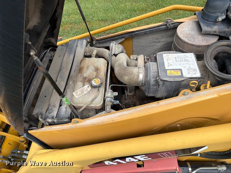 image for item DZ4782 2008 Caterpillar 414E IL landscape tractor
