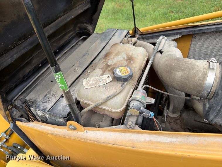 image for item DZ4782 2008 Caterpillar 414E IL landscape tractor