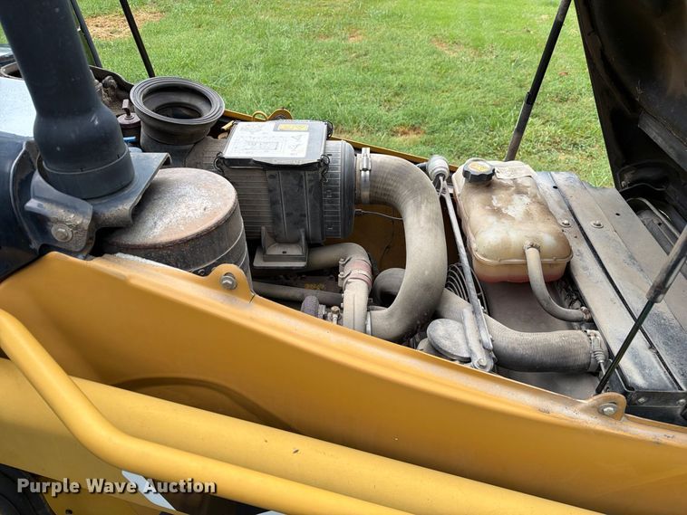 image for item DZ4782 2008 Caterpillar 414E IL landscape tractor
