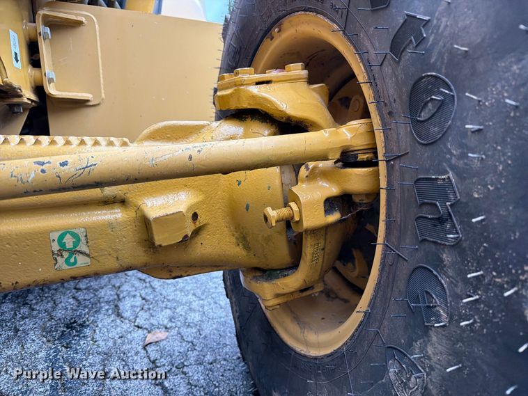 image for item DZ4782 2008 Caterpillar 414E IL landscape tractor