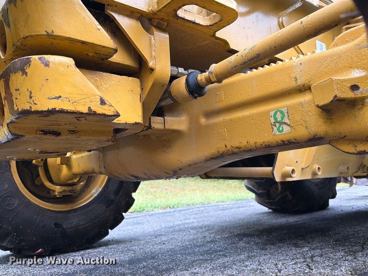 image for item DZ4782 2008 Caterpillar 414E IL landscape tractor
