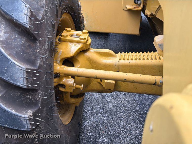 image for item DZ4782 2008 Caterpillar 414E IL landscape tractor