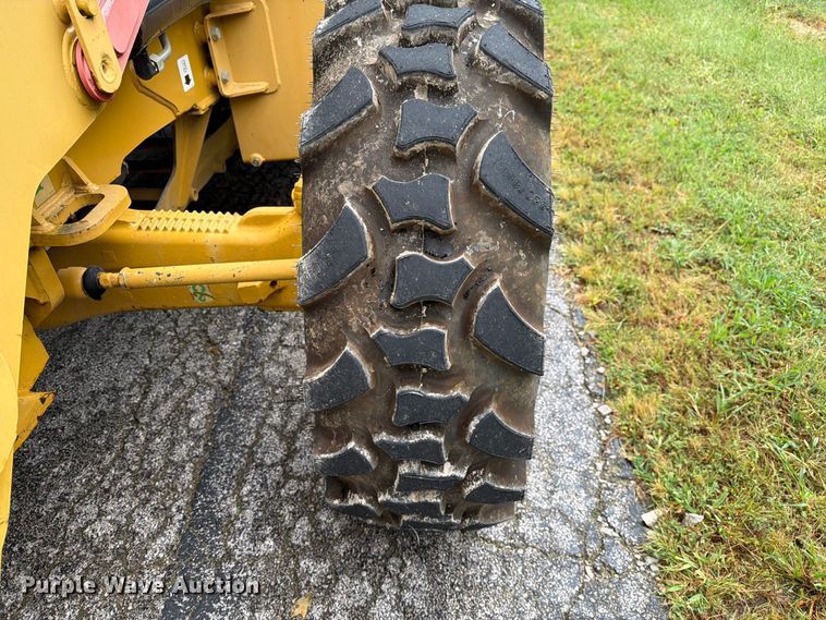 image for item DZ4782 2008 Caterpillar 414E IL landscape tractor