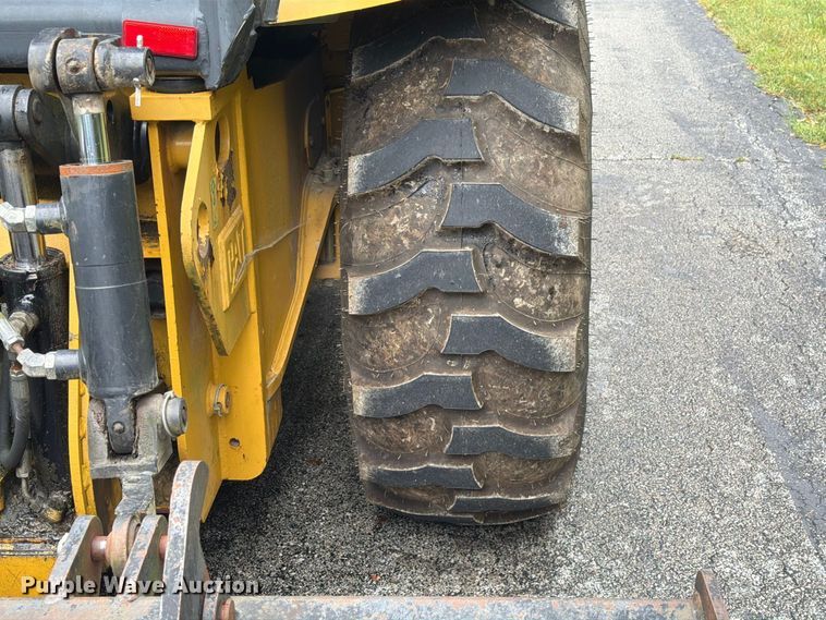 image for item DZ4782 2008 Caterpillar 414E IL landscape tractor