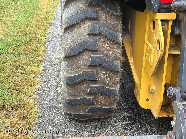 image for item DZ4782 2008 Caterpillar 414E IL landscape tractor