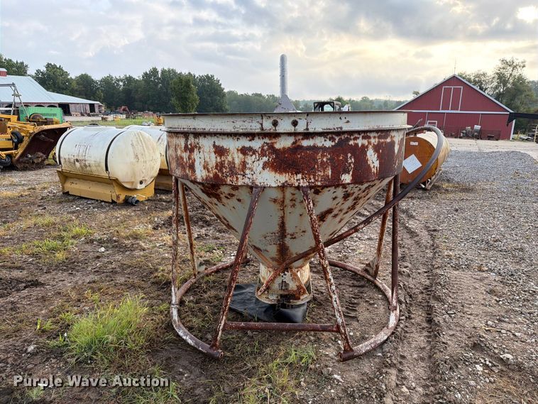 image for item DZ4798 Gar-Bro 454-R concrete bucket