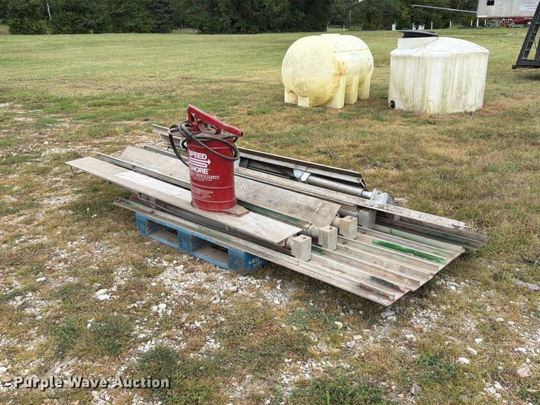 image for item DZ4808 Tren-Shore 2236 hydraulic shoring braces