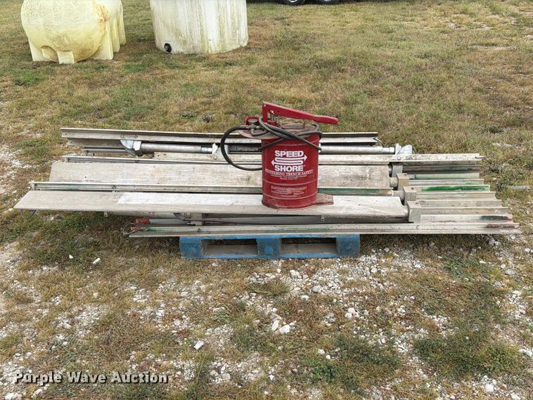 image for item DZ4808 Tren-Shore 2236 hydraulic shoring braces