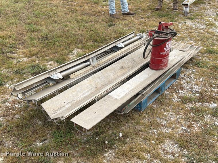 image for item DZ4808 Tren-Shore 2236 hydraulic shoring braces