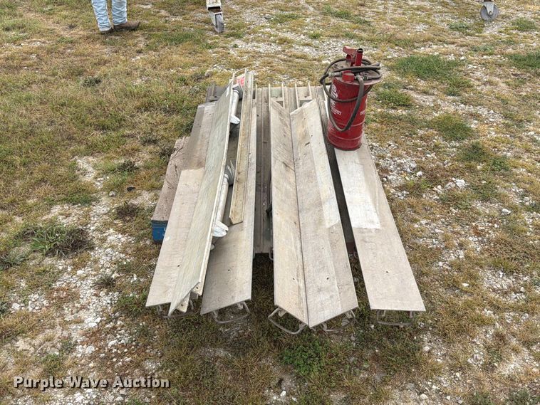 image for item DZ4808 Tren-Shore 2236 hydraulic shoring braces