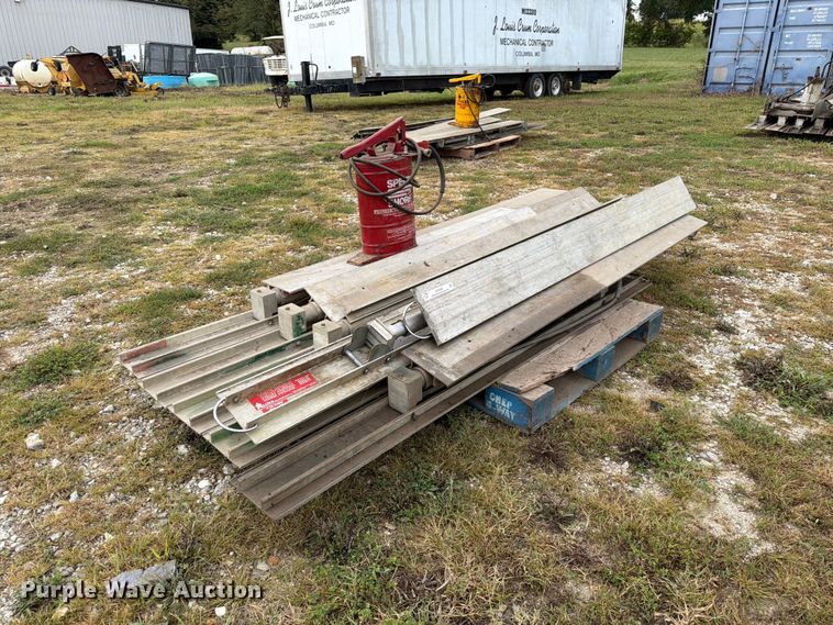 image for item DZ4808 Tren-Shore 2236 hydraulic shoring braces