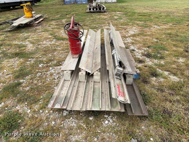 image for item DZ4808 Tren-Shore 2236 hydraulic shoring braces