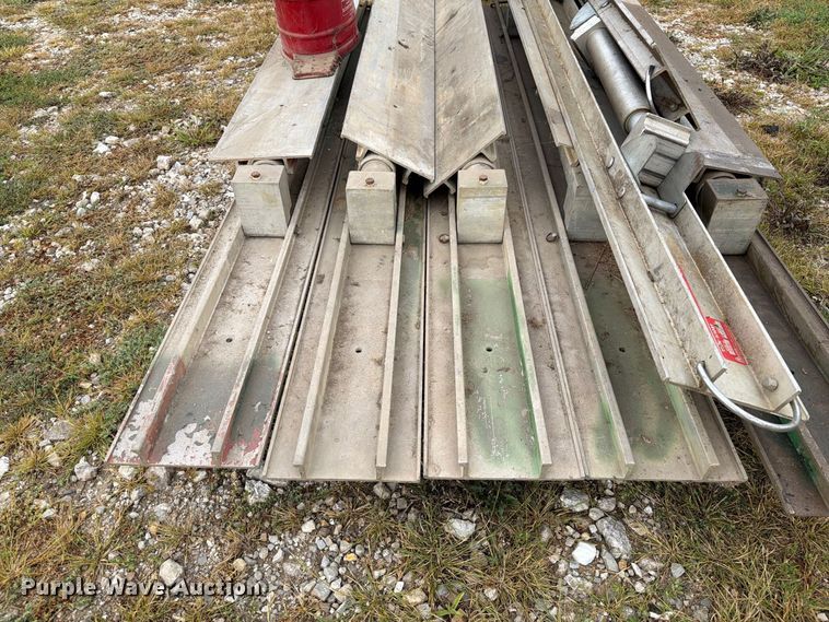image for item DZ4808 Tren-Shore 2236 hydraulic shoring braces