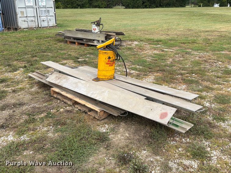 image for item DZ4809 Speed Shore hydraulic shoring braces