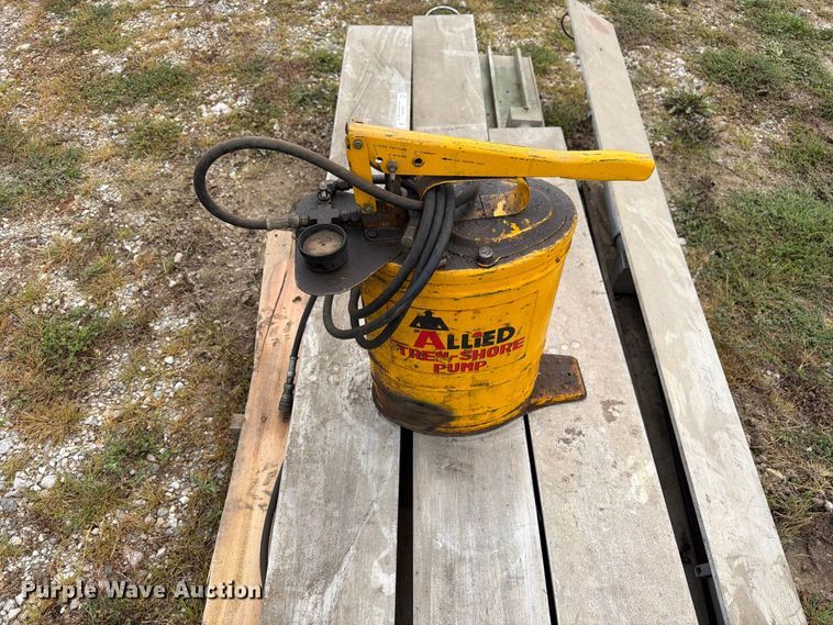 image for item DZ4809 Speed Shore hydraulic shoring braces