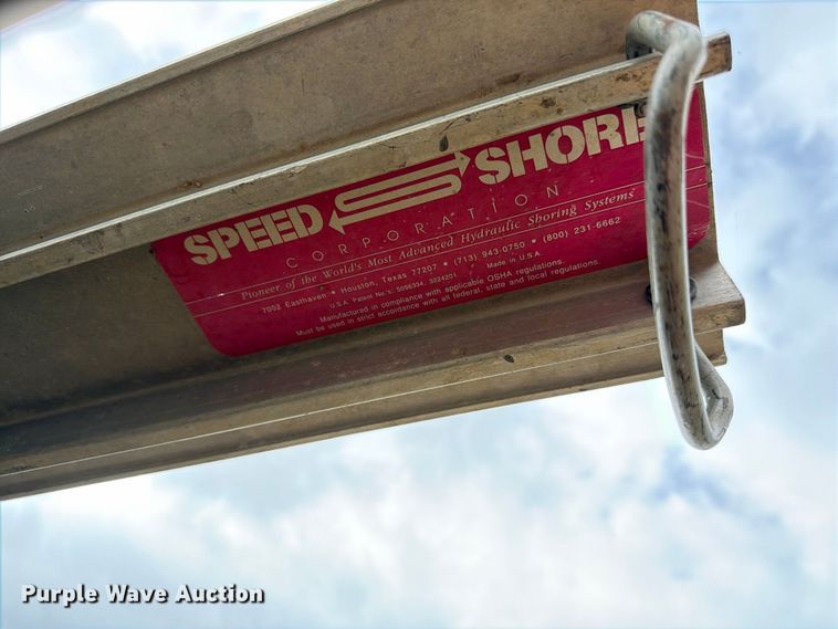 image for item DZ4809 Speed Shore hydraulic shoring braces