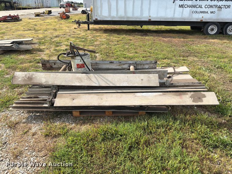 image for item DZ4810 Speed Shore hydraulic shoring braces