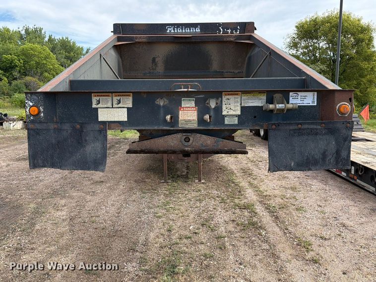 image for item EA0453 1995 Midland bottom dump trailer